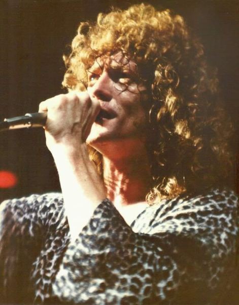 Roadmaster vocalist Steve “Mac” McNally performs live. Photo courtesy of Troy Salinas.